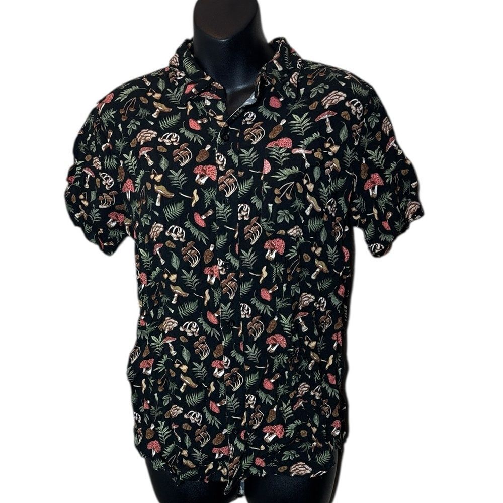 Hot topic small mens mushroom novelty print button up short sleeve top
